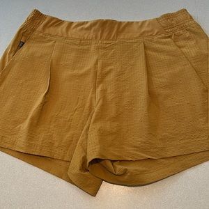 Athleta Brooklyn 4” inseam short